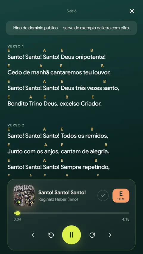 A música tocando junto da letra com cifra